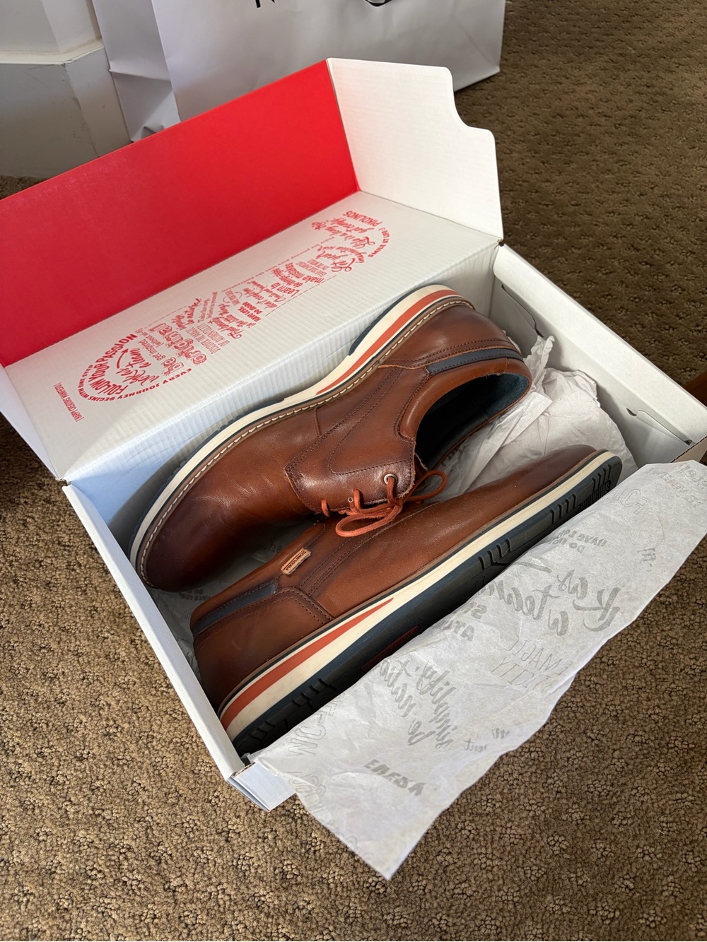 PIKOLINOS Men's Tan Brown Leather Derby Shoes with White and Black Trim

Avila